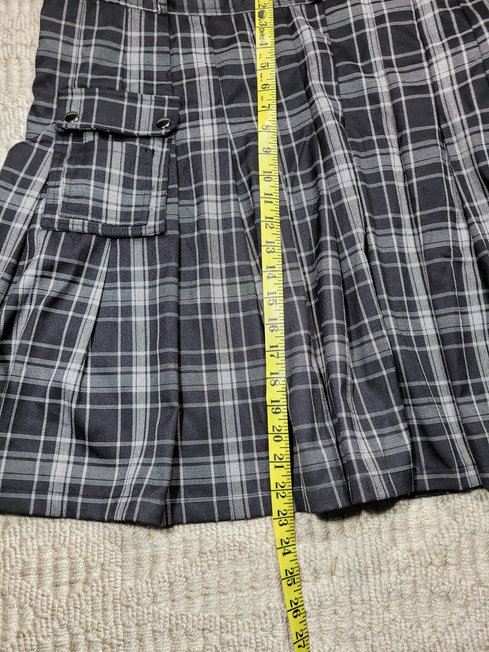 Scarlet Darkness Black & Gray Plaid Cargo Kilt Skirt - Goth / Grunge - Medium - Picture 14 of 16